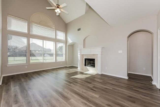 Building Photo - 12701 Campolina Way