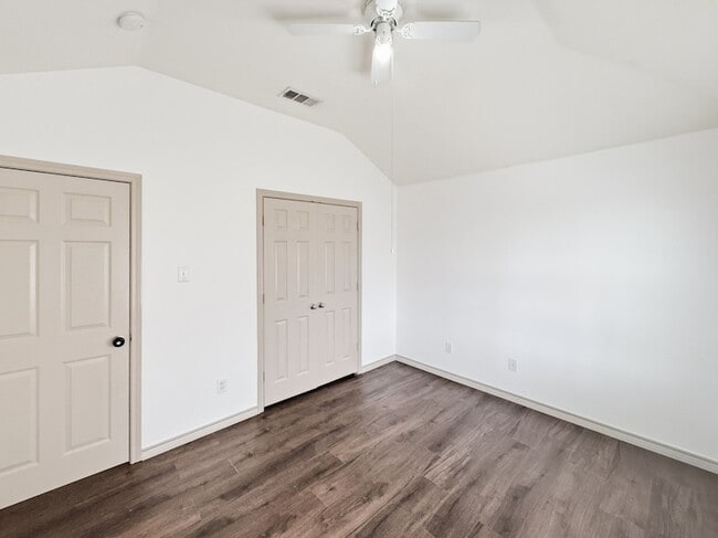 Building Photo - 3950 Seaside Ct