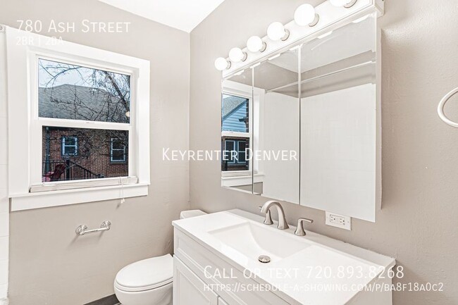 Building Photo - Renovated 2 Bed 2 Bath Duplex with Finishe...