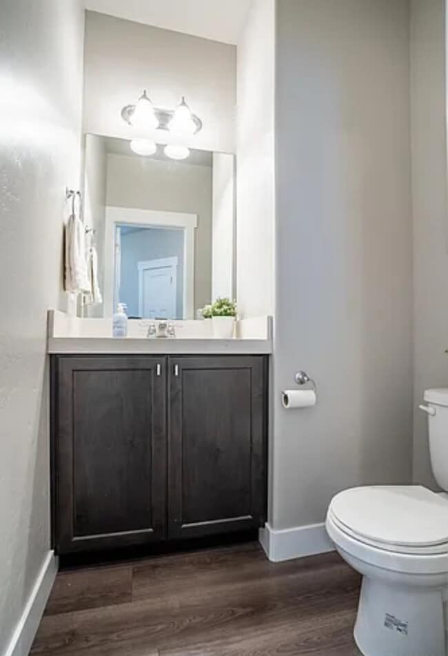 Building Photo - Coming Soon! 5 bed 3.5 Bath Townhome.