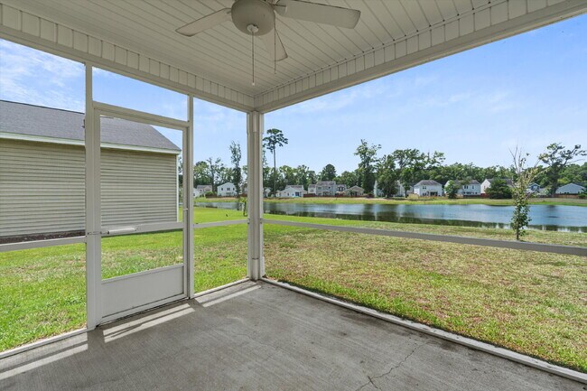 Building Photo - 4 Bedroom, 2.5 baths, with a 2 car garage located in Shell Point Farm.
