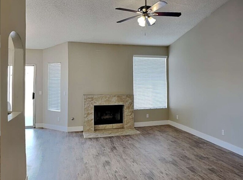 Building Photo - 1413 Braided Mane Cir