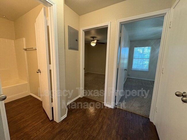 Building Photo - 641 Woodard Ave