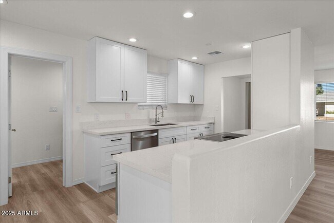 Building Photo - 2623 N 74th Pl