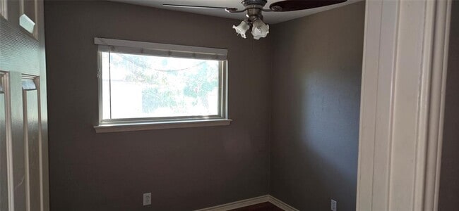 Building Photo - 2104 Village Way Dr