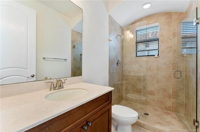 Building Photo - 255 Calmo Cir