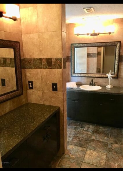 MB Bath - 7769 Las Palmas Way