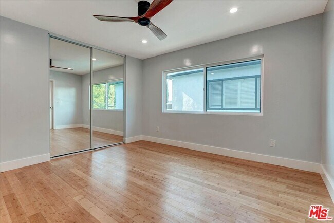 Building Photo - 5726 Woodman Ave