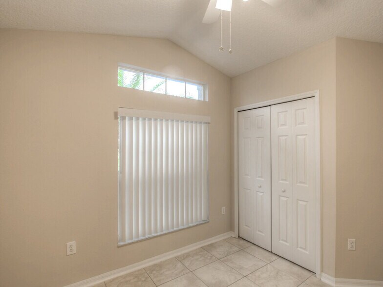 Building Photo - 133 Thornbury Dr