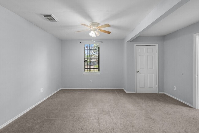 Building Photo - 9410 Rosehaven Dr