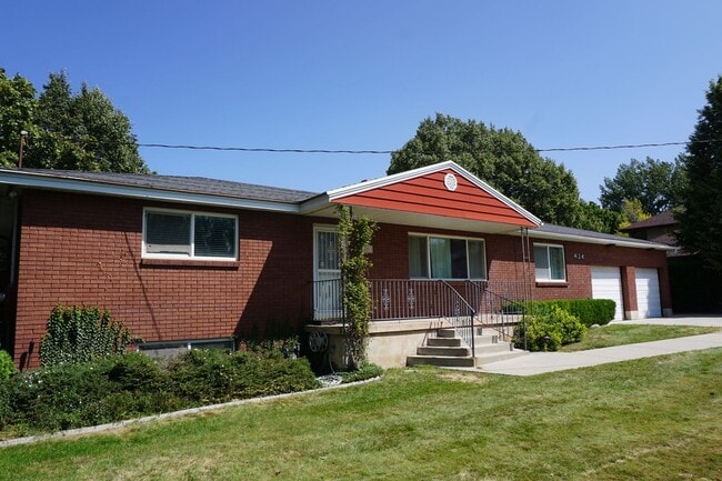 Building Photo - Murray 5 Bedroom Rambler Home