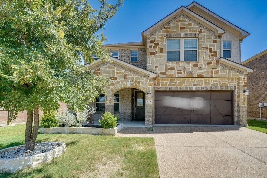 Building Photo - 410 Club House Dr