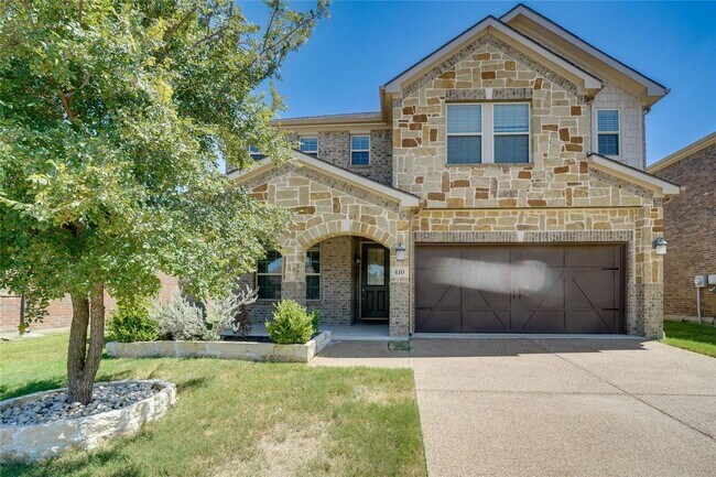 Building Photo - 410 Club House Dr
