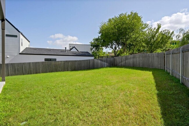 Building Photo - 5317 Agatha Cir