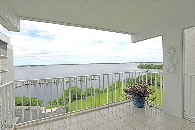 Building Photo - 2885 Palm Beach Blvd