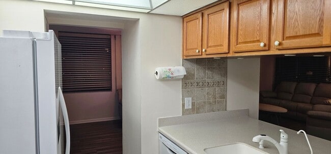 Building Photo - Riverfront Community Resort Style 2/2 Condo