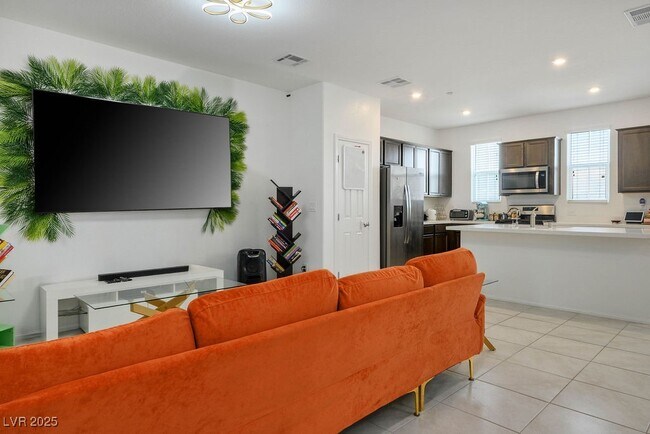 Building Photo - 611 Sedum Ave.