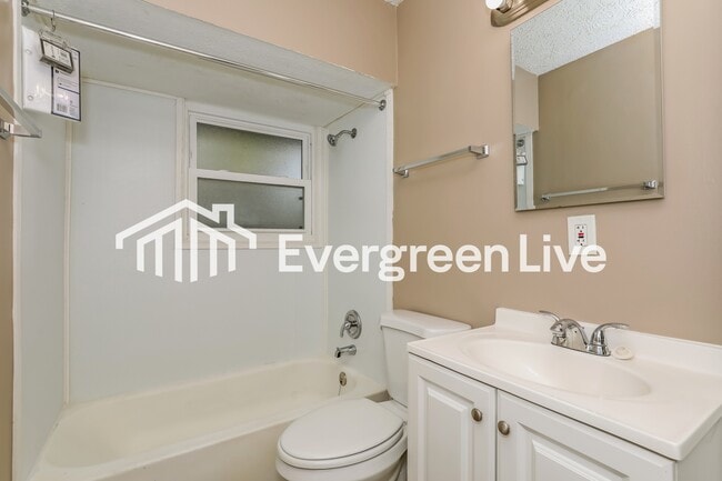 Building Photo - 3202 Donald Ave