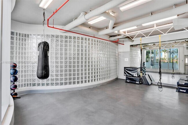 Building Photo - 3029 NE 188th St