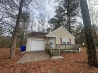 Building Photo - Cozy Private Living in Suffolk