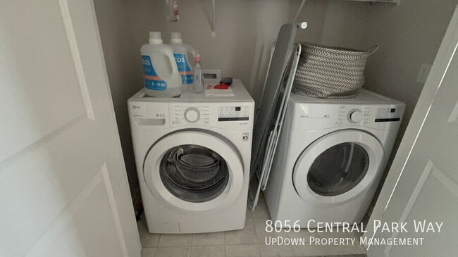 Building Photo - 8056 Central Park Way