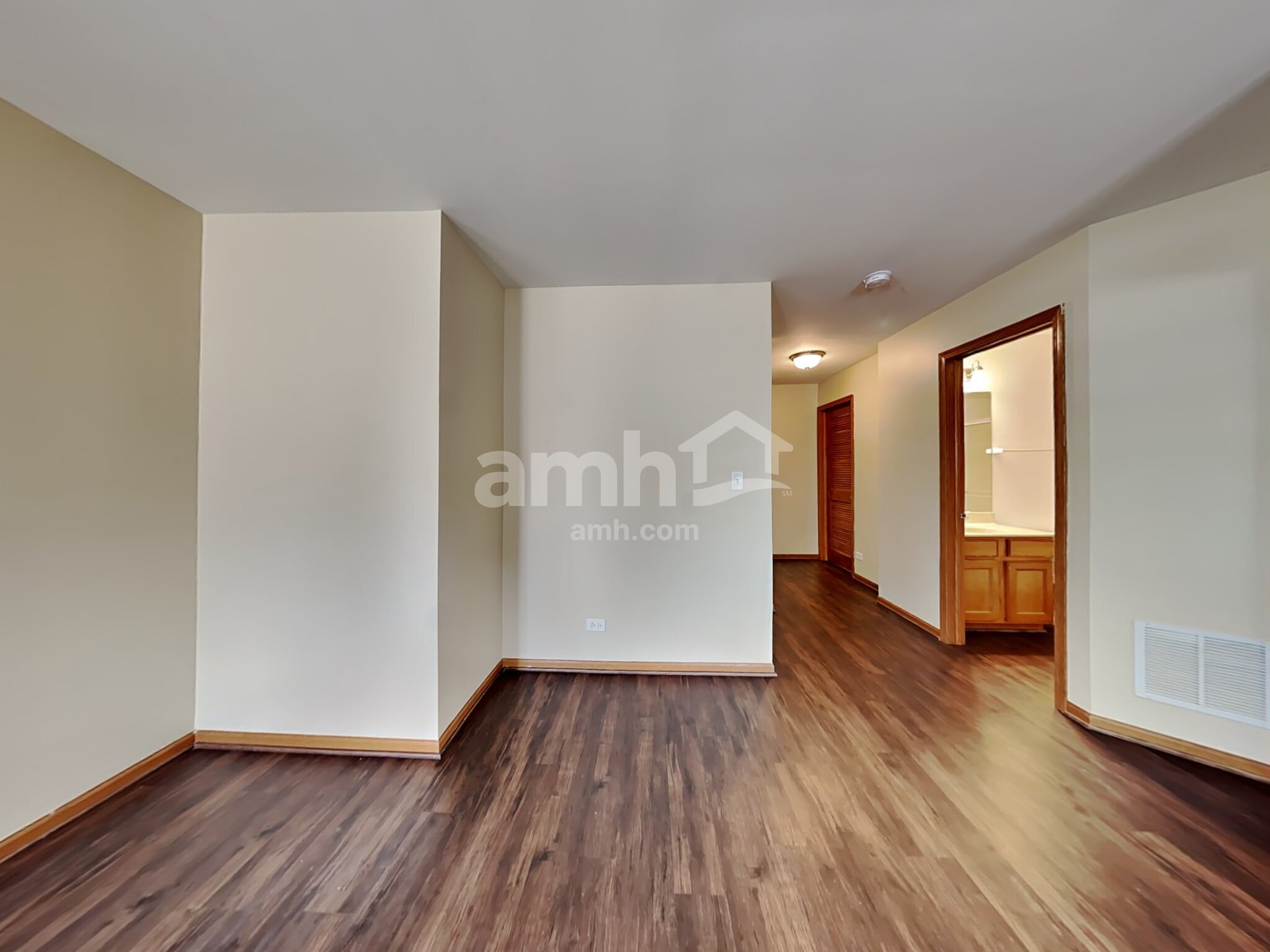 Building Photo - 617 Lincoln Station Dr