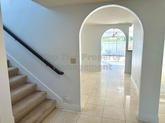 Building Photo - Beautiful 3 Bed / 2.5 Bath / 2,211 Sqft Sa...