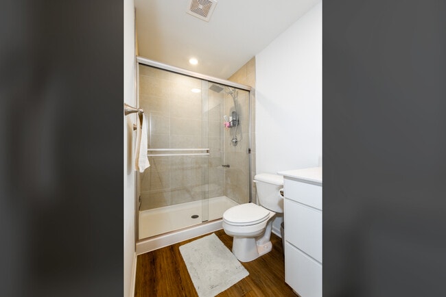 Building Photo - 1300 Kentwood Dr