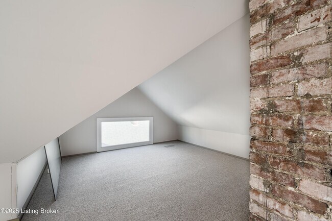 Building Photo - 1704 Rosewood Ave