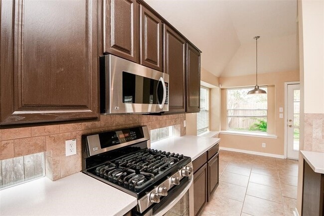 Building Photo - 3715 Crescent Dr