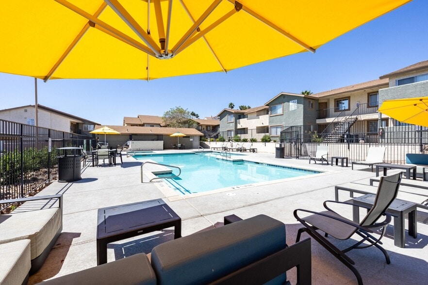 Poolside Lounge at Sunset Winds Apartments in Henderson, NV 89014 - Sunset Winds Apartments