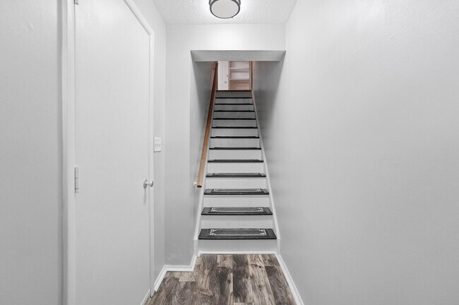 Building Photo - 315 Western Ave