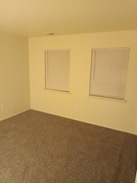 MASTER BEDROOM - 1001 White Oak Road