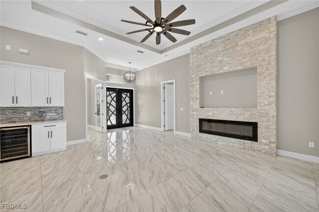 Building Photo - 2532 SW 26th Pl
