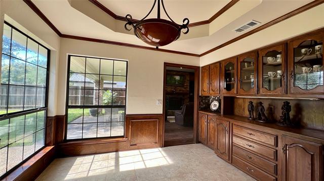 Building Photo - 3600 Interlaken Dr