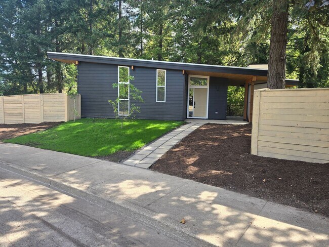 Building Photo - 7024 SW 152nd Ave