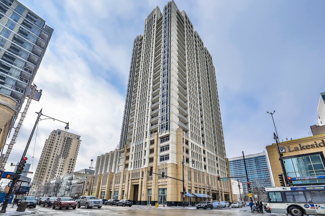 Primary Photo - 1400 S Michigan Ave