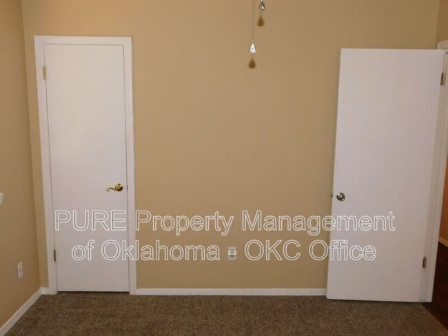 Building Photo - 4800 Cinderella Dr
