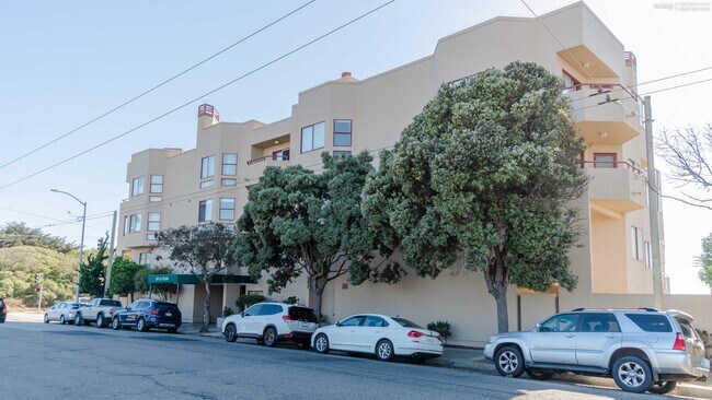 Building Photo - 875 La Playa St