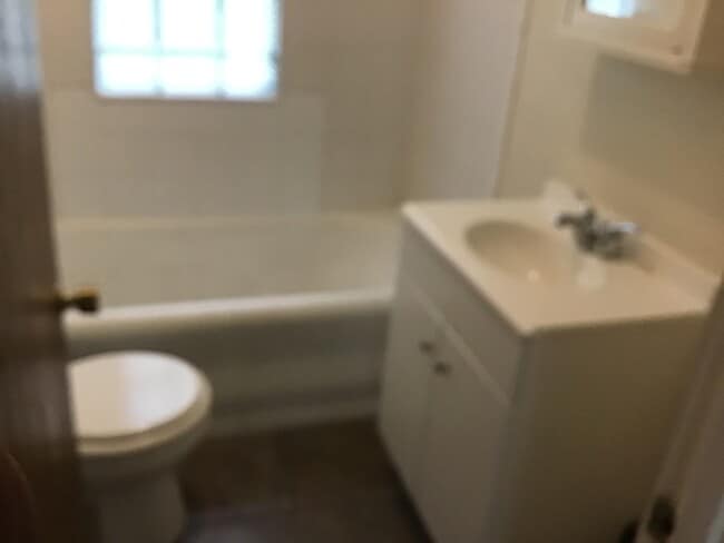 Building Photo - Roomy 3 Bedroom Single Family Home ( Franklin Heights )