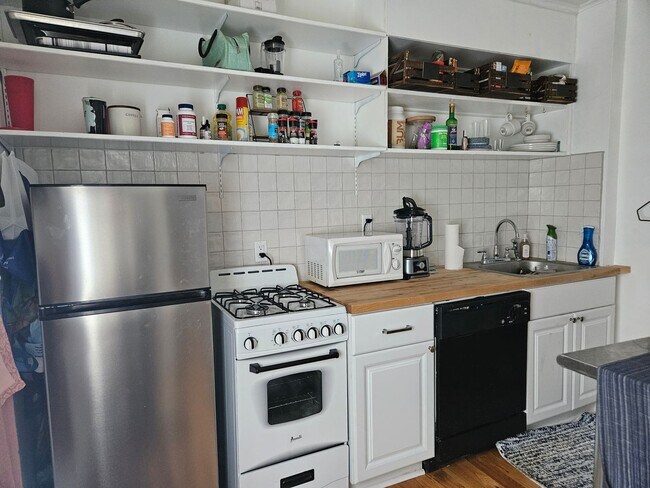 Primary Photo - 312 E Genesee St