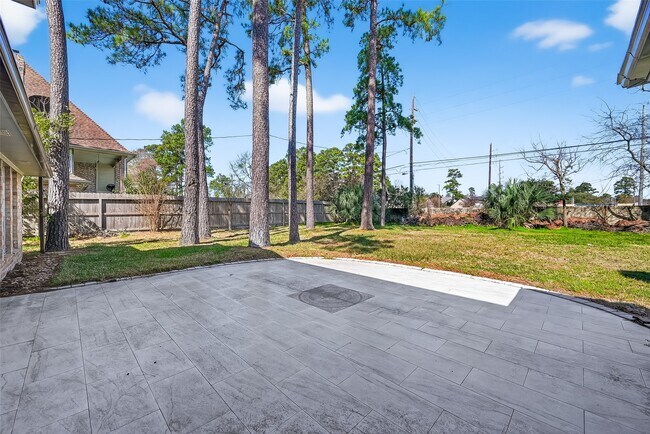 Building Photo - 11302 Hylander Dr