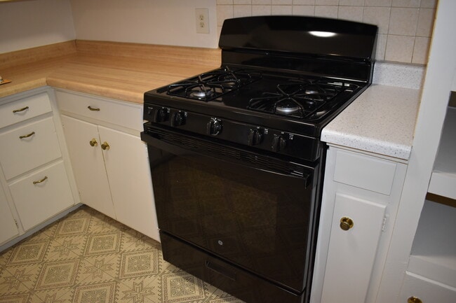 Building Photo - 7117 Pleasants Valley Rd