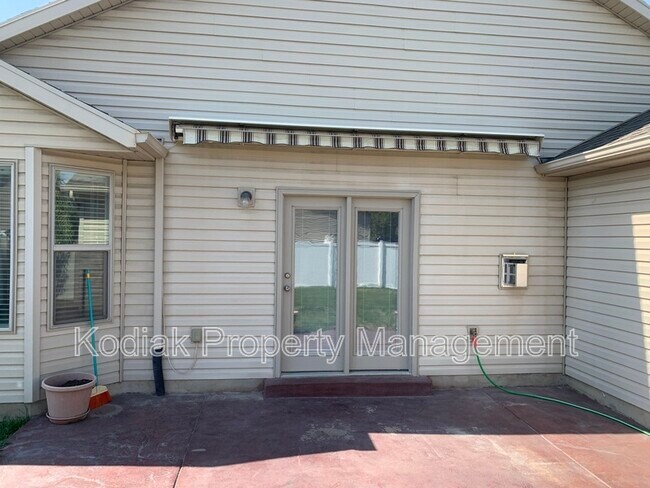 Building Photo - 312 Greenwich Dr