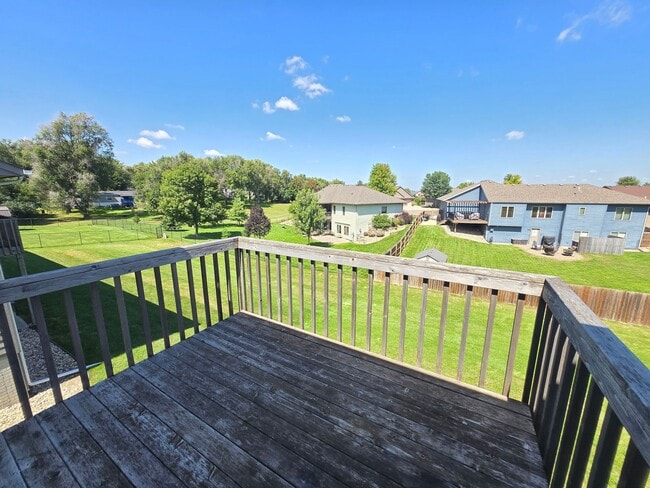 Building Photo - East Sioux Falls 4 Bed, 3 Bath Walkout Twi...