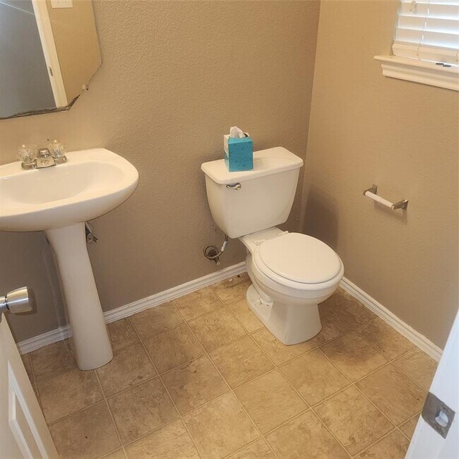 Building Photo - 2341 Bluffstone Dr