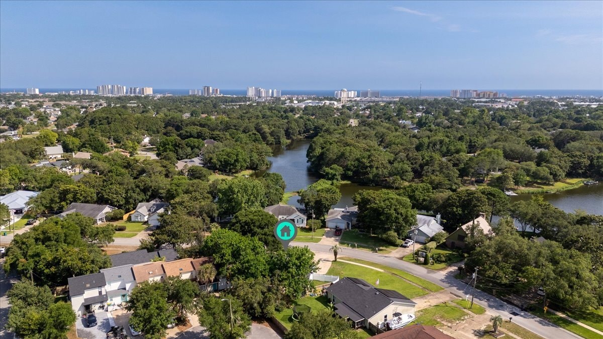 Building Photo - 817 N Lakeside Dr