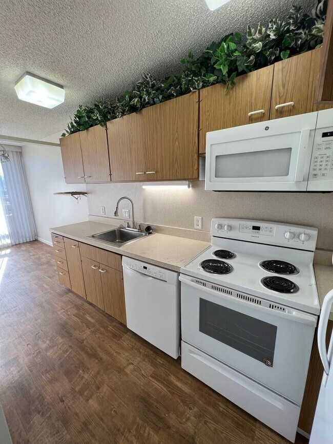 Building Photo - 100 N Arlington Ave