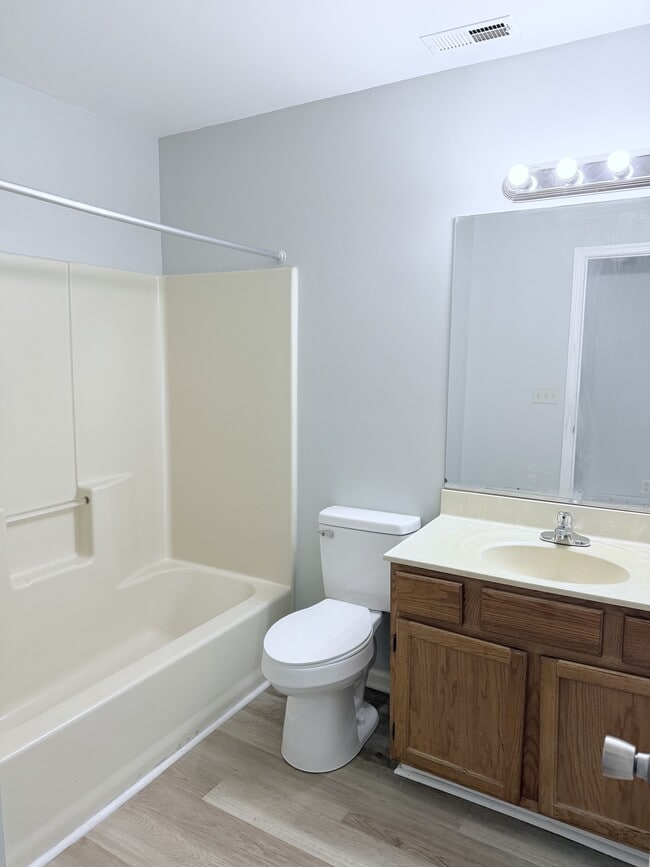 Building Photo - 411 Dover St