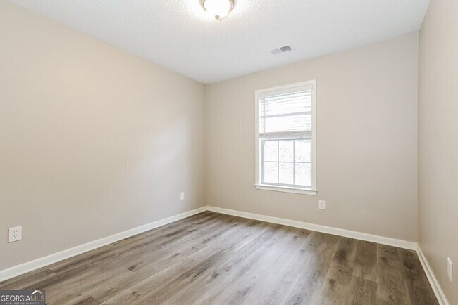 Building Photo - 10990 Knotty Pine Pl